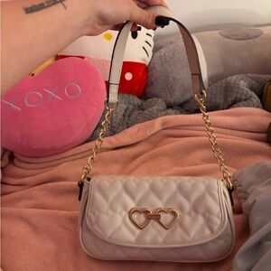 Quilted Heart Chain Juicy Couture Cream Shoulder bag!💛